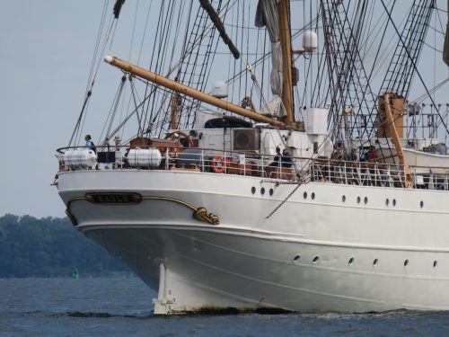 tall-ship-aft-up-close